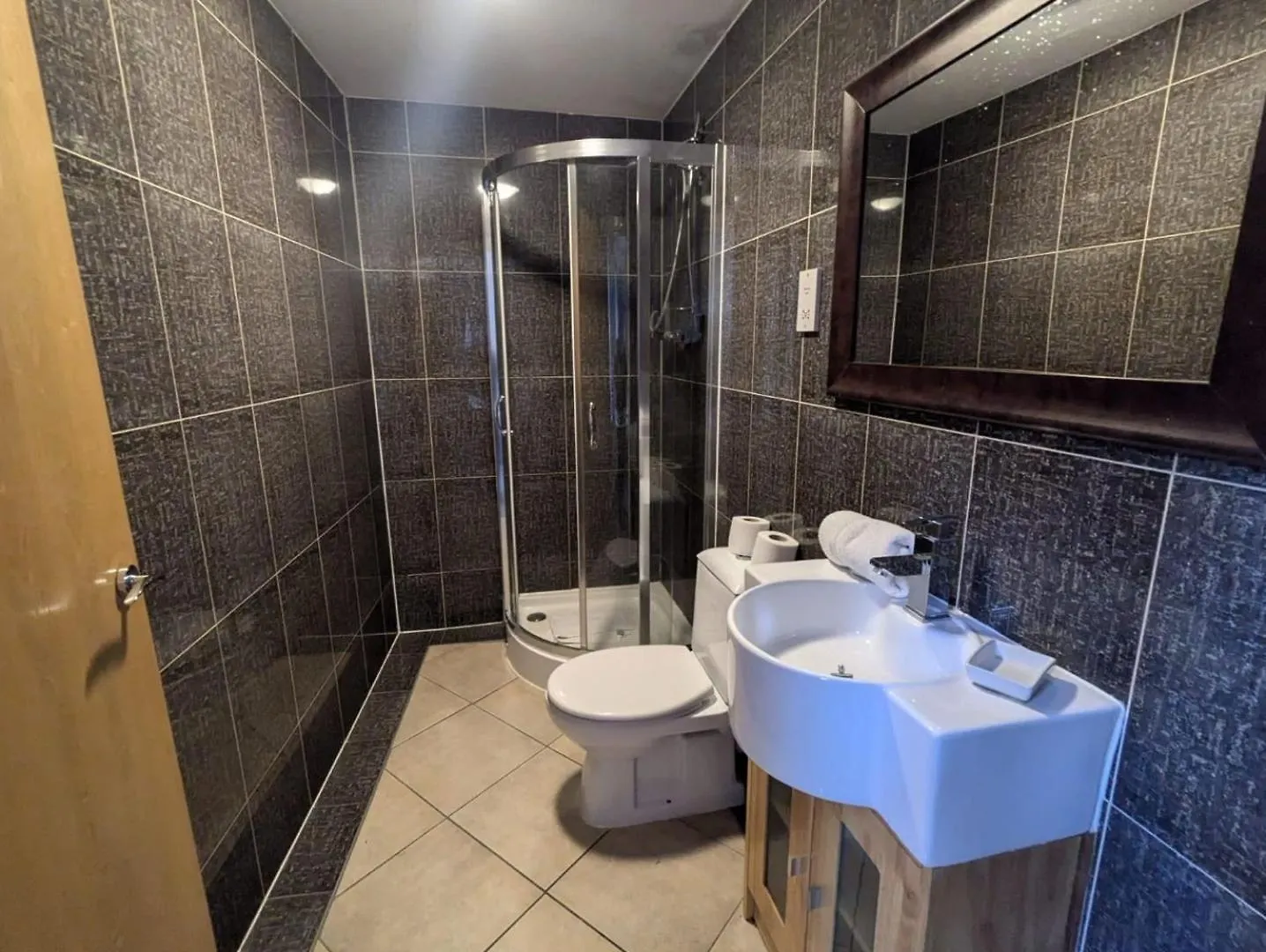 Newcastle Riverside Executive Apartment