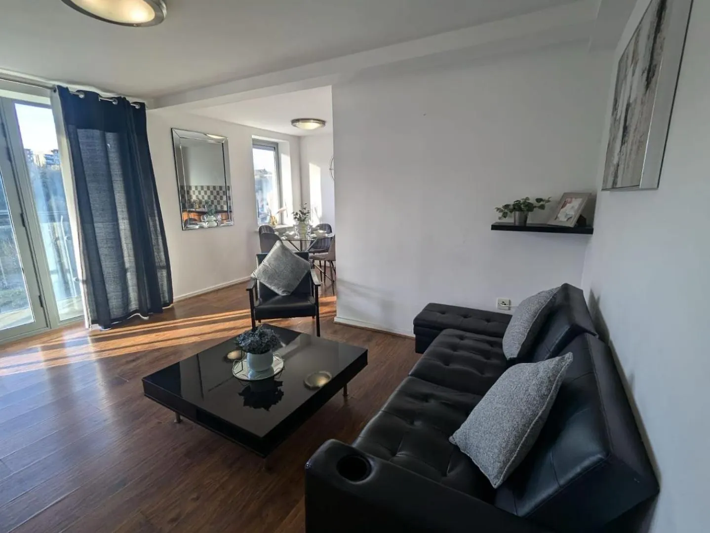 Newcastle Riverside Executive Apartment ile iletişim